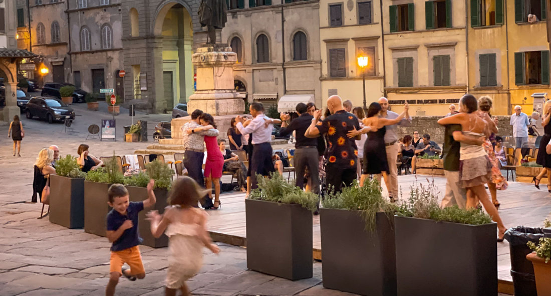 Italian tango in the piazza